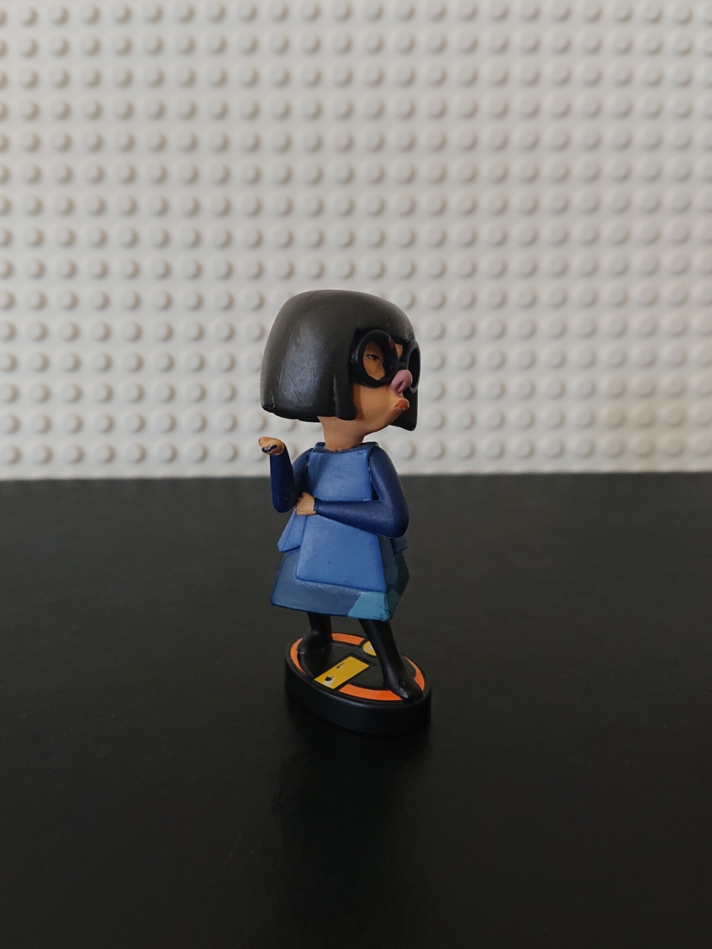 Disney Pixar - Edna Mode 2.5" Mini Figure - The Incredibles